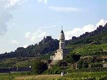 A monument stands at the edge of a cliff.