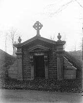 D'Arcy McGee's mausoleum, Notre-Dame-des-Neiges Cemetery, Montreal, QC, 1927.jpg