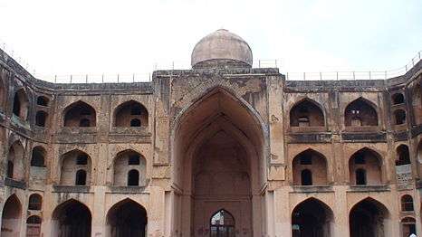 Front side view-Madarsa Mahmud Gawan, Bidar.JPG