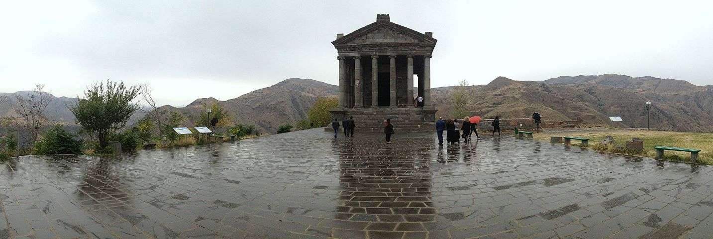 Garni Temple - panoramique.JPG