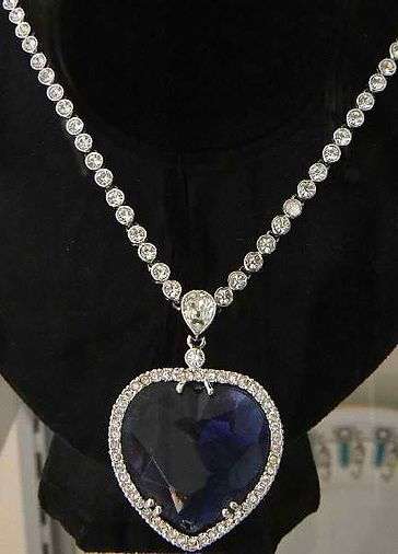 Celine Dion's necklace in 1998 Gramy Awards