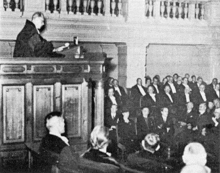 Romein giving his inaugural lecture at Amsterdam, 1939