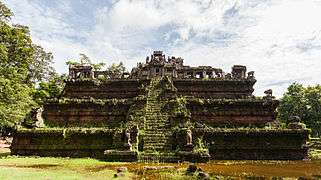 Phimeanakas, Angkor Thom, Camboya, 2013-08-16, DD 06.jpg