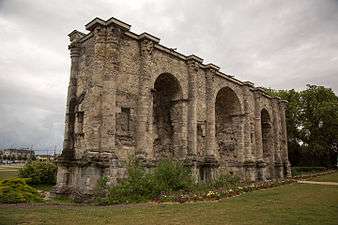 Porte Mars Arch, Reims, France 08.jpg