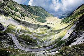 Wide view over the northern Transfagarasan.jpg