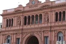 Exterior shot of Casa Rosada.