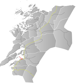 Map of a square area (Nord-Trøndleag) with a short red line about a third of the way up in the center.