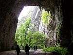 Very large entrance to a cave.