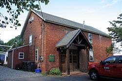 The DeFeo Art Barn building at Watkinson School